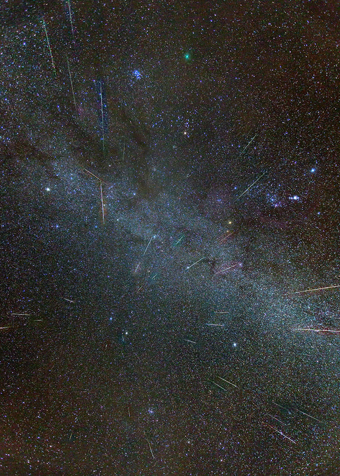 Comet 64P/Wirtanen's flyby in late 2018 coincided with the annual Geminid meteor shower, visible here in a time-lapse view. <cite>Josh Walawender/W.M. Keck Observatory</cite>